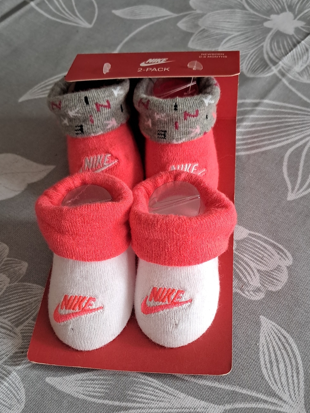Nike 2 Pack Baby Boy Or Girls Booties Bavy Gift Set Size 0-6M